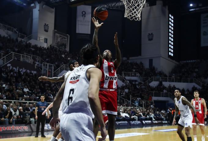Πέρασε από το Παλατάκι ο Ολυμπιακός με 81-92
