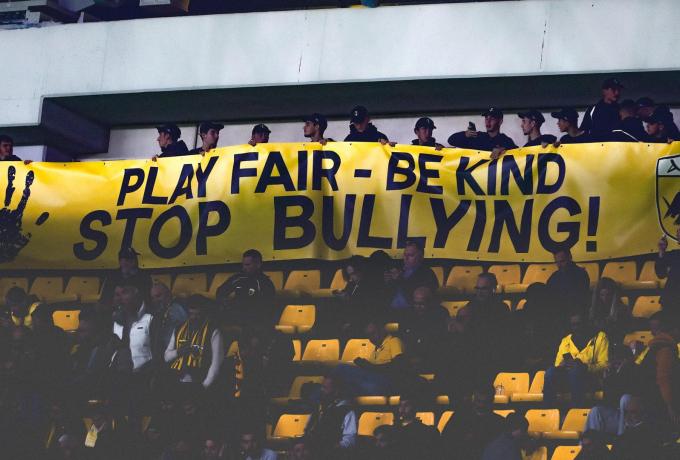 Ηχηρό μήνυμα της ΑΕΚ κατά του εκφοβισμού: «Ένα ποδόσφαιρο χωρίς φόβο, χωρίς βία, χωρίς αποκλεισμούς» Ηχηρό μήνυμα της ΑΕΚ κατά του εκφοβισμού: «Ένα ποδόσφαιρο χωρίς φόβο, χωρίς βία, χωρίς αποκλεισμούς»