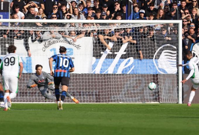 Μαγεία Μπεράρντι και «τρελό« διπλό της Σασουόλο στο Μπέργκαμο!