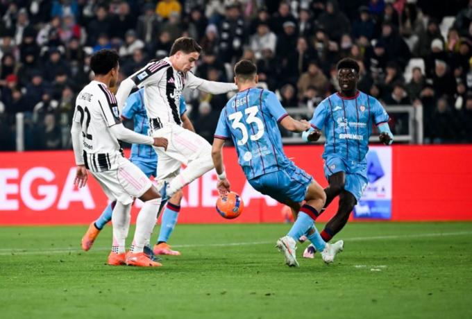 Τρίποντο-ανάσα για τη Γιουβέντους κόντρα στην Κάλιαρι