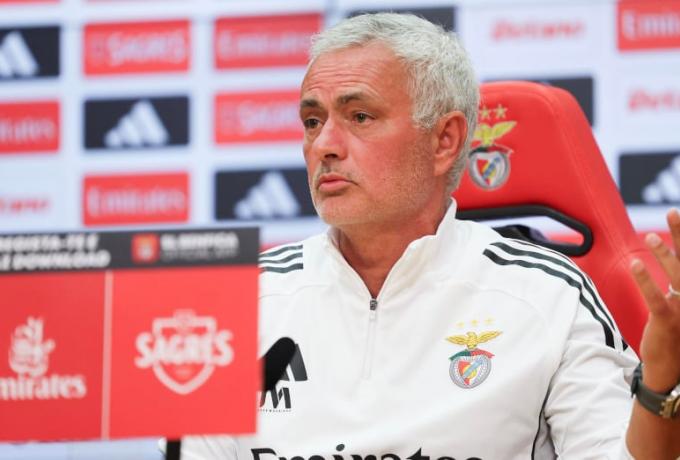 Μουρίνιο για τον διαιτητή στο Μπενφίκα – Λεβερκούζεν: «Δεν του τρέφω πολλή αγάπη…»