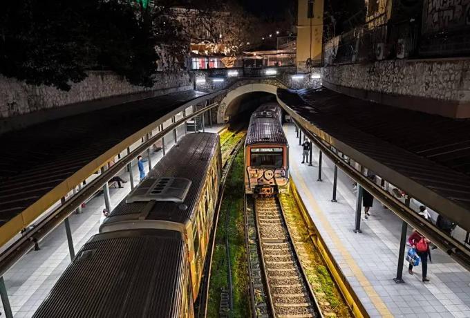 ΗΣΑΠ: Ακινητοποιημένος συρμός μεταξύ Καλλιθέας και Ταύρου – Δύο άνθρωποι έπεσαν στις ράγες του τρένου