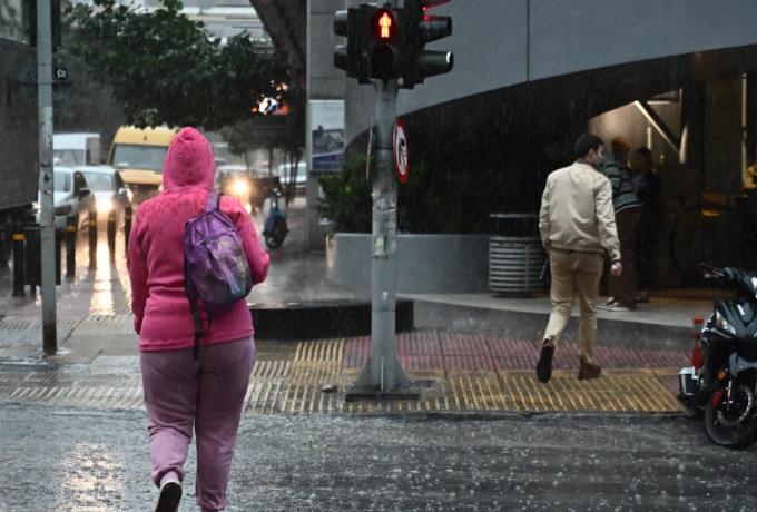 Καιρός σήμερα: Η Adel φέρνει ισχυρές καταιγίδες και βουτιά της θερμοκρασίας