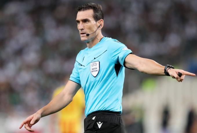 Ο Μουνουέρα διαιτητής στον αγώνα ΑΕΚ-Σάμροκ Ρόβερς