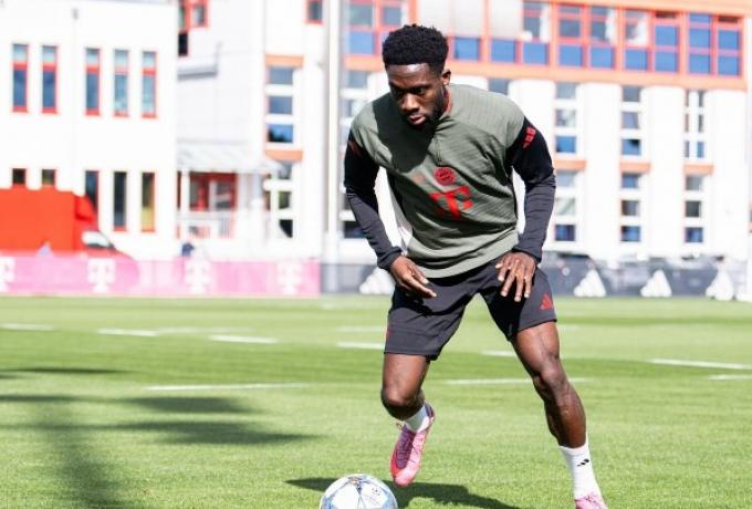 Μπήκε στις ομαδικές προπονήσεις της Μπάγερν ο Ντέιβις, μετά από 8 μήνες