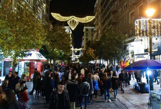 Χριστούγεννα 2025: Σε ισχύ το εορταστικό ωράριο – Ποιες Κυριακές θα είναι ανοιχτά τα καταστήματα