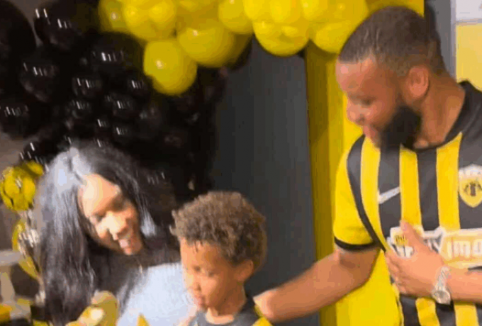 Πάρτι γεμάτο… ΑΕΚ για τον γιο του Μουκουντί (ΦΩΤΟ)