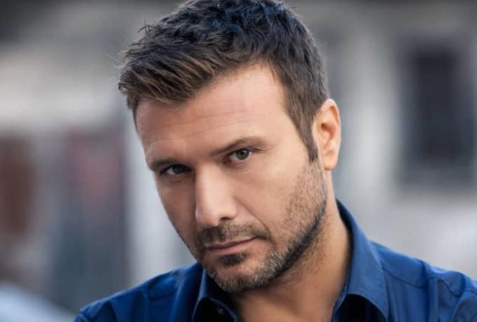 Διεθνής πολίστας με αργυρό μετάλλιο σε Ολυμπιακούς Αγώνες γράφει στίχους για τον Πλούταρχο