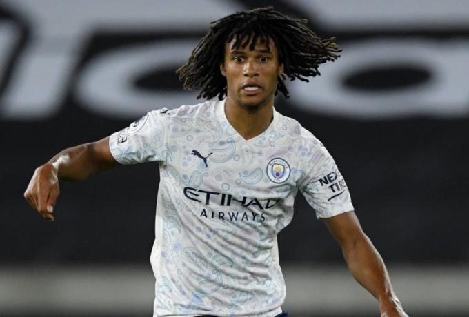 Η Μάντσεστερ Σίτι έβαλε πωλητήριο στον Ακέ