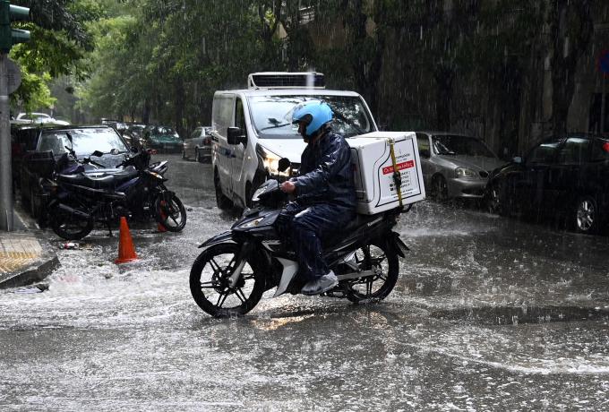 Έκτακτο δελτίο της ΕΜΥ: Σε κλοιό κακοκαιρίας η χώρα – Πότε θα ρίξει «καρέκλες» στην Αττική Έκτακτο δελτίο της ΕΜΥ: Σε κλοιό κακοκαιρίας η χώρα – Πότε θα ρίξει «καρέκλες» στην Αττική