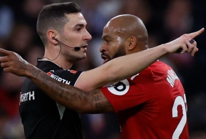 Βαριές “καμπάνες” στη Σεβίλλη: Έξι αγωνιστικές στον Μαρκάο, μία στον Αλμέιδα