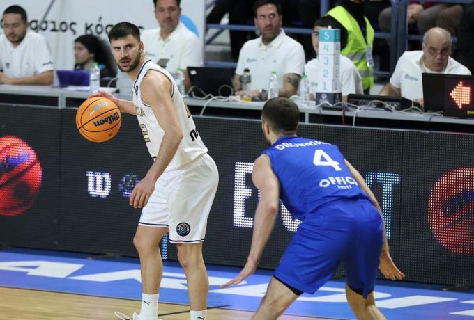 Δίπλαρος: «Αφιερώνω τη νίκη στους αφανείς ήρωες, τους βοηθούς προπονητές»