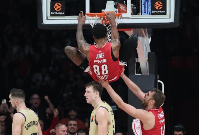Ο Ολυμπιακός επικράτησε 87-75 της Μπαρτσελόνα