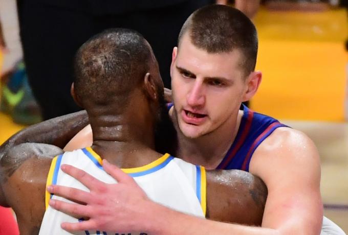 Αποθέωσε τον Γιόκιτς ο Λεμπρόν: «Από τους σπουδαιότερους παίκτες που έχουν παίξει ποτέ στο ΝΒΑ»