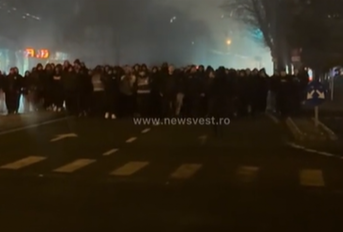 Συγκλονιστικές στιγμές στη Ρουμανία – Φίλοι του ΠΑΟΚ τραγουδούσαν συνθήματα στο σημείο της τραγωδίας