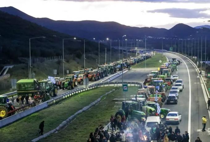 Ναυαγεί η συνάντηση αγροτών-Μητσοτάκη: Μπλόκα λένε «όχι» – «Μας εμπαίζουν» Ναυαγεί η συνάντηση αγροτών-Μητσοτάκη: Μπλόκα λένε «όχι» – «Μας εμπαίζουν»