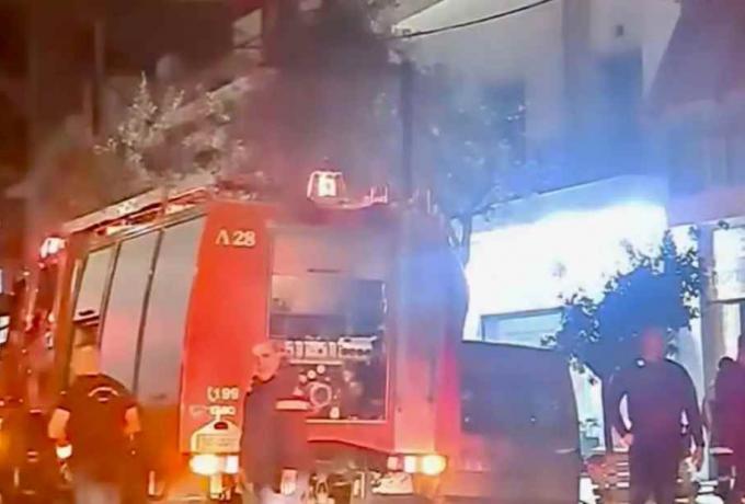 Πειραιάς: Φωτιά σε σουβλατζίδικο στην λεωφόρο Χατζηκυριακού