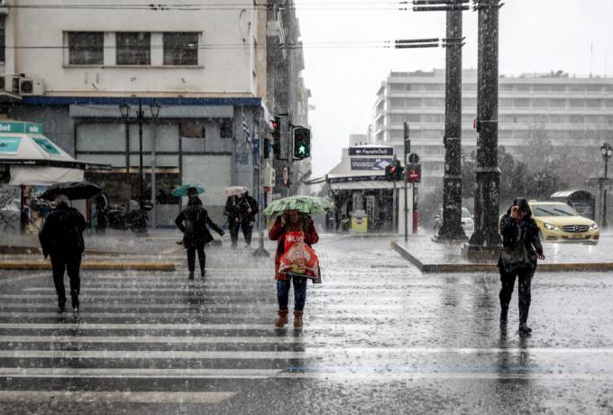 Καιρός σήμερα: Έντονες καταιγίδες στα δυτικά – Τοπικές βροχές σε Αττική και Θεσσαλονίκη