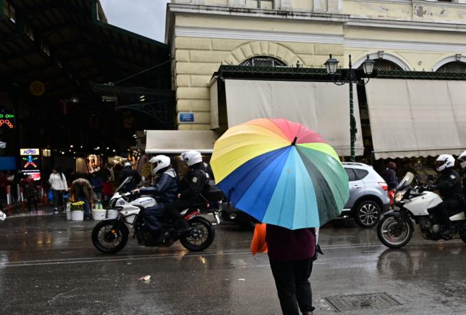 Καιρός σήμερα: Βροχές, καταιγίδες και χιόνια – Πτώση θερμοκρασίας και άνεμοι έως 7 μποφόρ