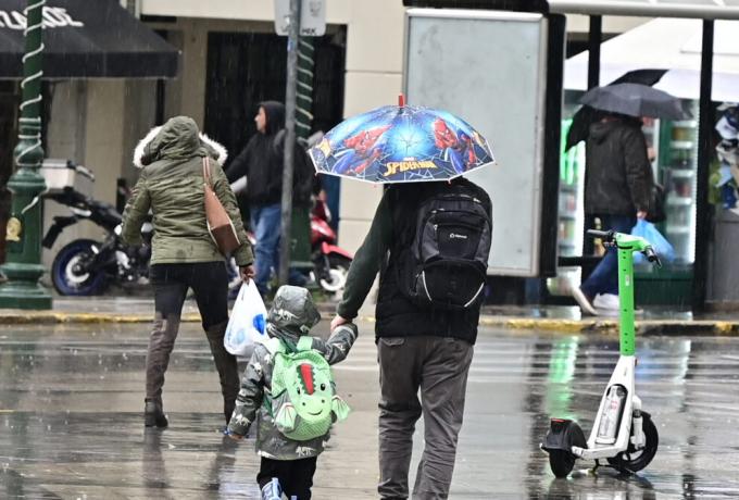 Καιρός σήμερα: Θυελλώδης άνεμοι στο Αιγαίο που αγγίζουν τα 8 μποφόρ