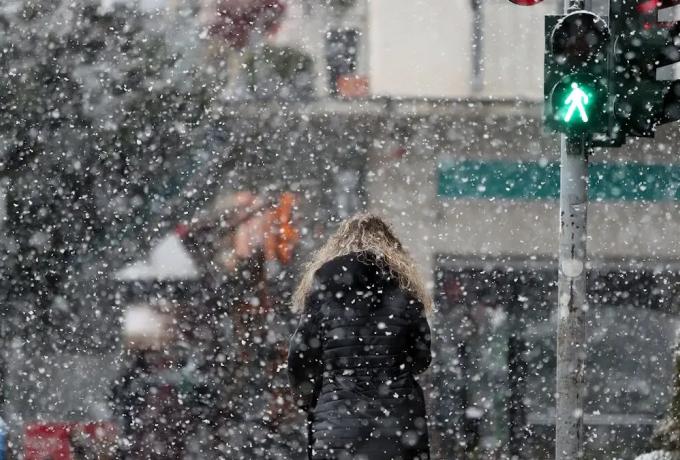 Καιρός σήμερα: Ψυχρή εισβολή με χαμηλές θερμοκρασίες και χιόνια