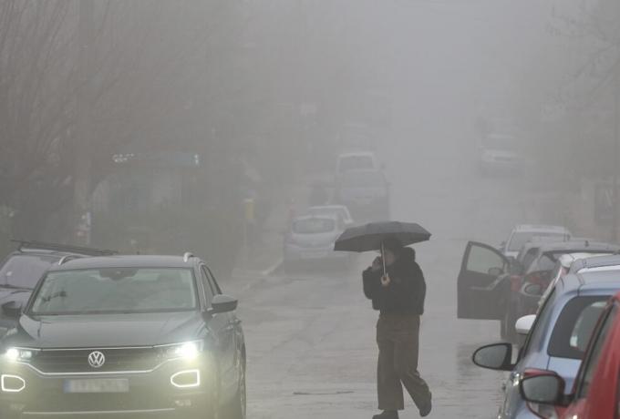 Καιρός σήμερα: Βροχές και καταιγίδες με ανέμους 8 μποφόρ και ομίχλες