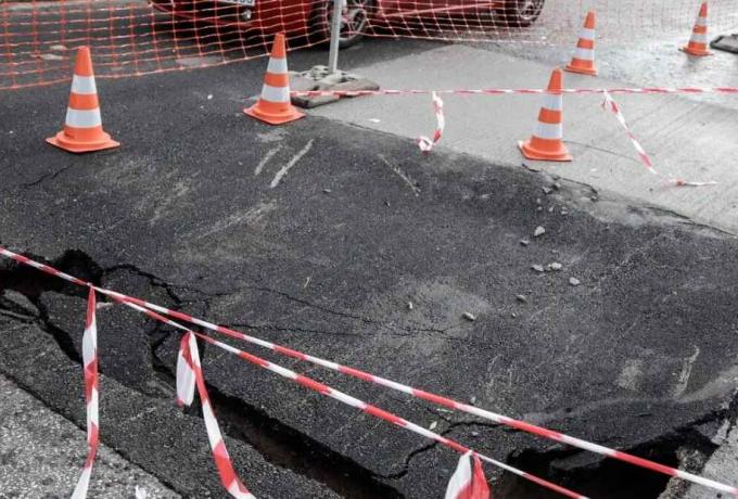 Πειραιάς: Διακοπή κυκλοφορίας στην Ιάσωνος λόγω καθίζησης