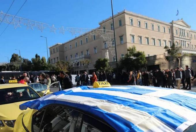 Απεργία ταξί: Νέο 48ωρο χειρόφρενο στην Αττική από τις 6 το πρωί της Τρίτης έως την ίδια ώρα την Πέμπτη