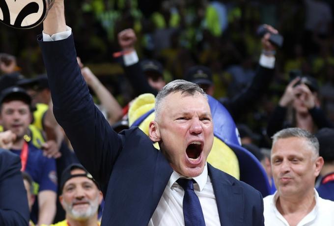 Ο Γιασικεβίτσιους ανανέωσε για 3 χρόνια με τη Φενέρμπαχτσε