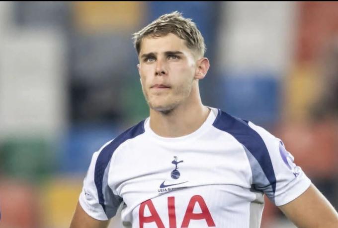 «Η Ρεάλ Μαδρίτης παρακολουθεί στενά τον Μίκι φαν ντε Φεν»