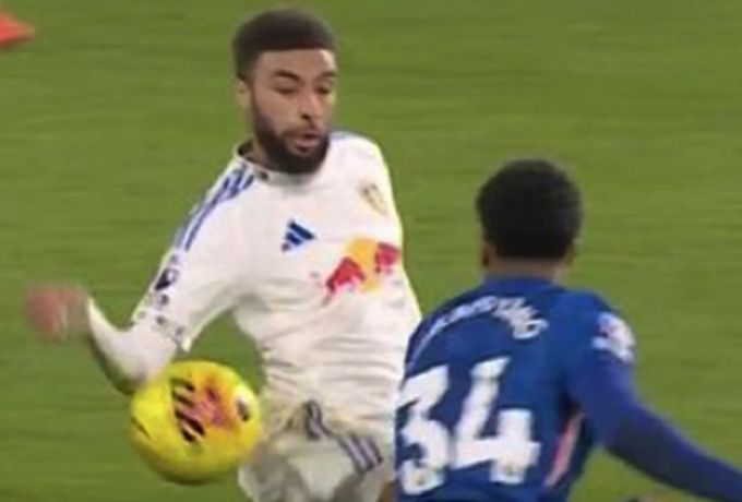 Το γκολ της Λιντς που δεν έπρεπε να μετρήσει – Η φάση που έχασαν μέχρι και στο VAR (vid)