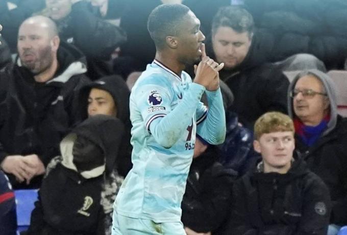 Μόνο σε video game: Τρία γκολ μετά το 40′ η Μπέρνλι και ανατροπή στο ημίχρονο! (vids)