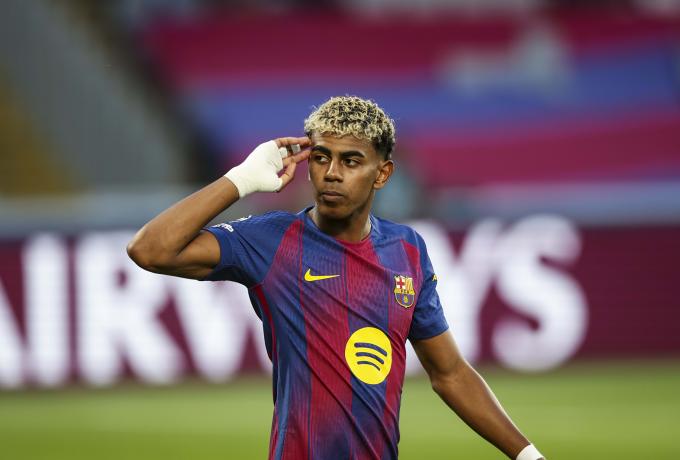 Γιαμάλ: «Προσπαθώ να μην επικεντρώνομαι μόνο στο ποδόσφαιρο, παίζω Playstation»