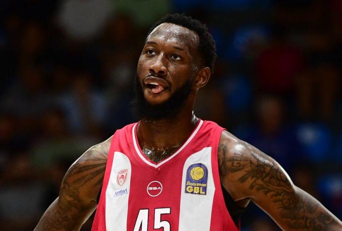 Χωρίς Χολ και Μόρις κόντρα στην ΑΕΚ ο Ολυμπιακός