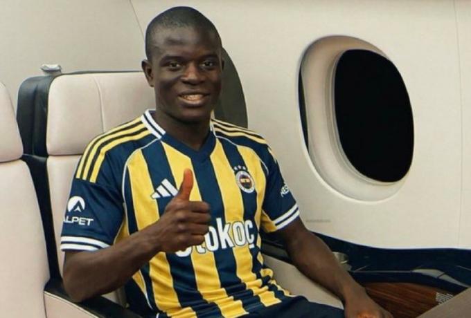 Επίσημα στη Φενέρμπαχτσε ο Καντέ