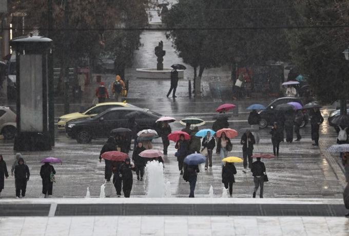 Καιρός σήμερα: Άνοδος της θερμοκρασίας και τοπικές βροχές