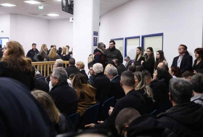 Τέμπη: «Το κράτος επιχειρεί δίκη κεκλεισμένων θυρών» – Ανακοίνωση συγγενών θυμάτων