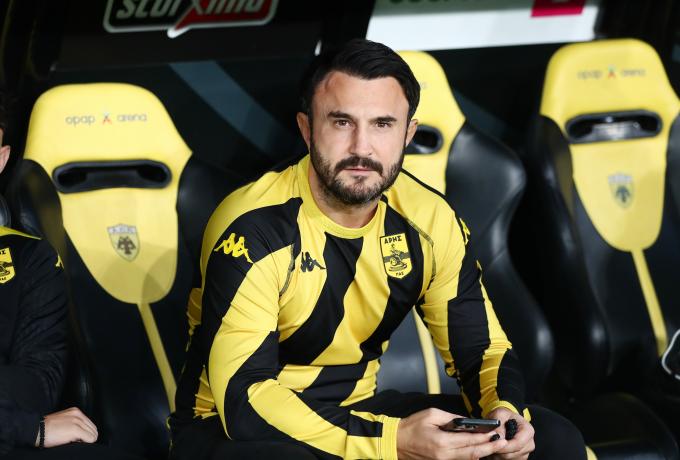 «Ασπίδα» ο Καρυπίδης στους παίκτες: «Αφήστε τον κόσμο να αποδοκιμάζει εμένα»