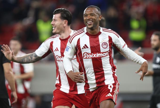 Ανανέωσε με τον Ολυμπιακό ο Ελ Καμπί