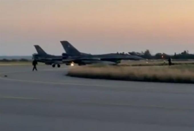 Προσγειώθηκαν τα ελληνικά μαχητικά F-16 στην Κύπρο Προσγειώθηκαν τα ελληνικά μαχητικά F-16 στην Κύπρο