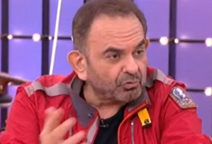 Σάκης Μπουλάς, όρθιος μέχρι το τέλος: Το «φλασάκι» μιας γεμάτης αλλά ...