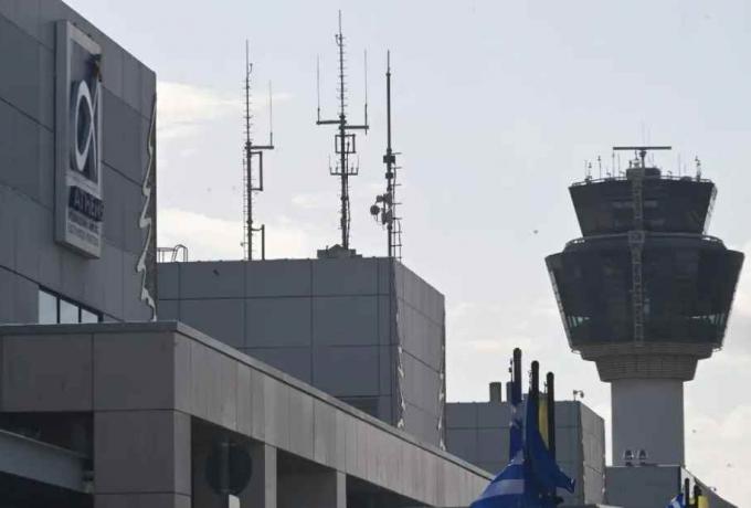 Επέστρεψαν στην Ελλάδα 87 Έλληνες από το Ομάν – Ανάμεσά του και ένα μωρό