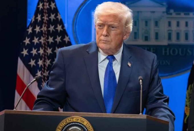 Τραμπ: «Σύντομα θα καταλάβουμε το Στενό του Ορμούζ – Ελπίζω πολλές χώρες να στείλουν πλοία»