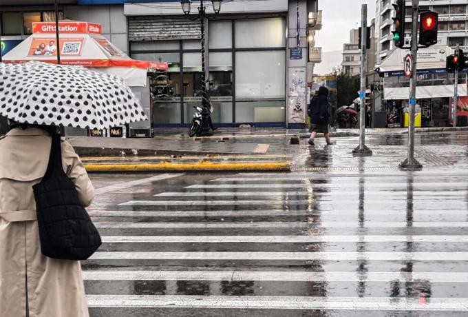 Καιρός σήμερα: Σποραδικές καταιγίδες στο Ιόνιο, βροχές σε Θράκη, Κρήτη και Πελοπόννησο