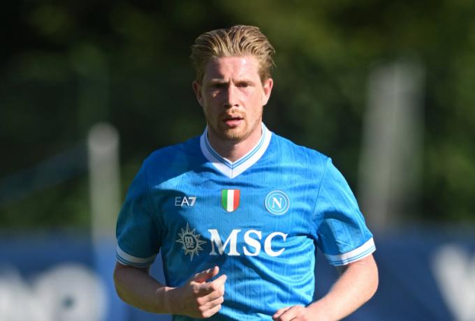 Ο Ντε Μπρόινε επιστρέφει στις προπονήσεις της Νάπολι μετά από τέσσερις μήνες!