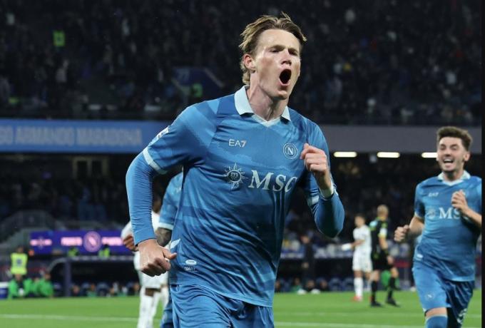 Μέχρι το 2030 στη Νάπολι ο ΜακΤόμινεϊ