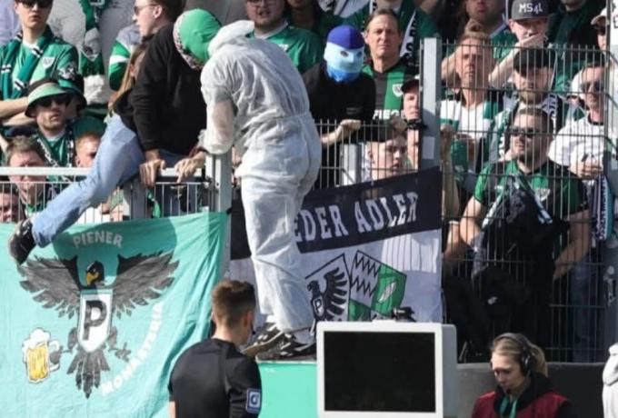 Απίθανο σκηνικό με το VAR στη Bundesliga 2: Οπαδοί της Πρόισεν Μίνστερ αποσύνδεσαν τα καλώδια! (vid)