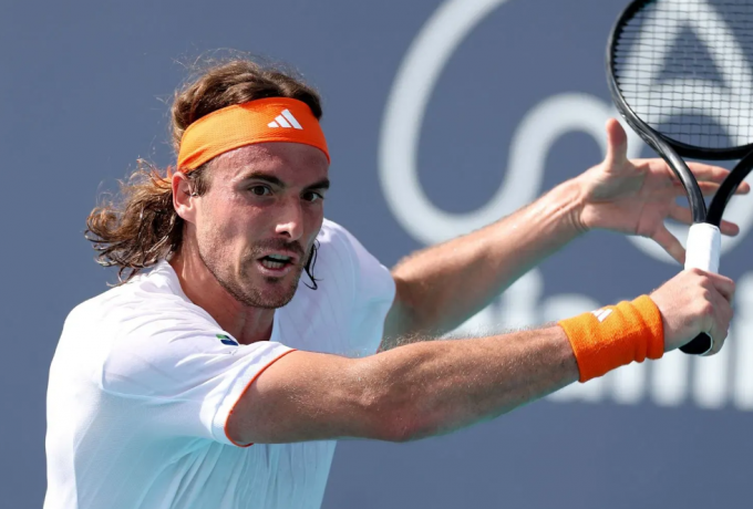 Τσιτσιπάς στον διαιτητή: «Θα έπρεπε να ντρέπεσαι» Τσιτσιπάς στον διαιτητή: «Θα έπρεπε να ντρέπεσαι»