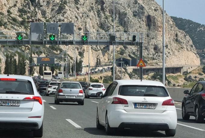 Επιστροφή των εκδρομέων Πάσχα: Ουρές χιλιομέτρων από Κιάτο μέχρι Μέγαρα, καθυστερήσεις στα Μάλγαρα Επιστροφή των εκδρομέων Πάσχα: Ουρές χιλιομέτρων από Κιάτο μέχρι Μέγαρα, καθυστερήσεις στα Μάλγαρα