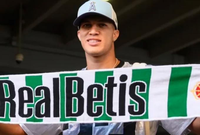 Σκάνδαλο στη Μπέτις: Μένει εκτός ο Ντεόσα λόγω της σχέσης του με την κόρη του Χοακίν